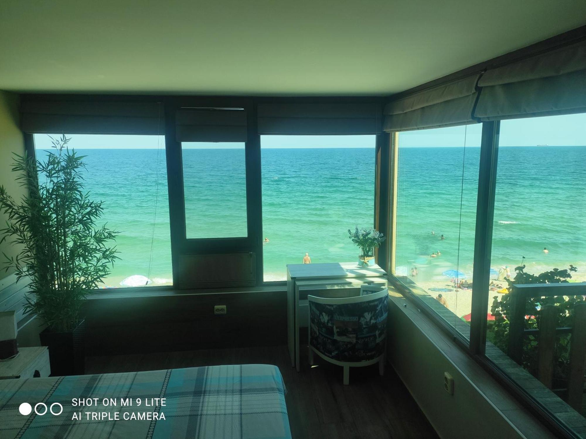 Hemingway Rooms In Happy Beach Varna Exterior foto